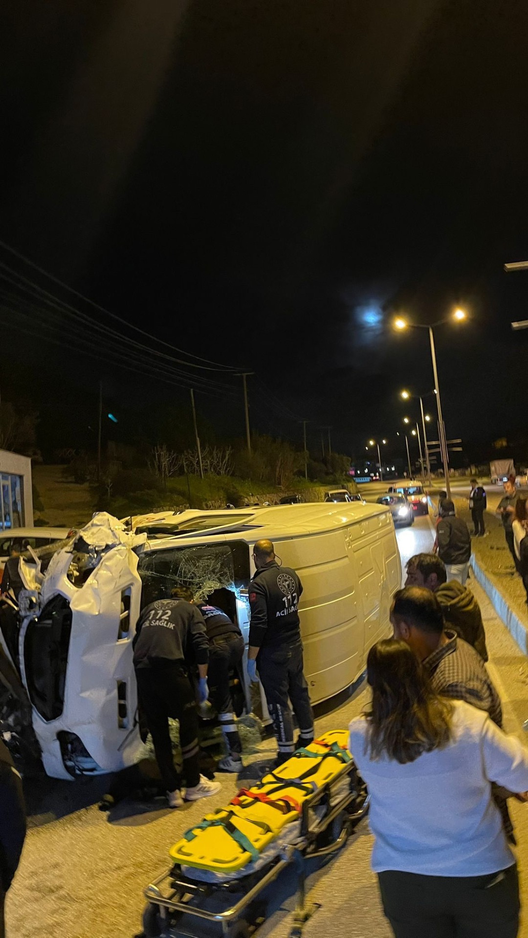 4 araca çarpan kamyonetin karıştığı kazada 1 kişi yaralandı