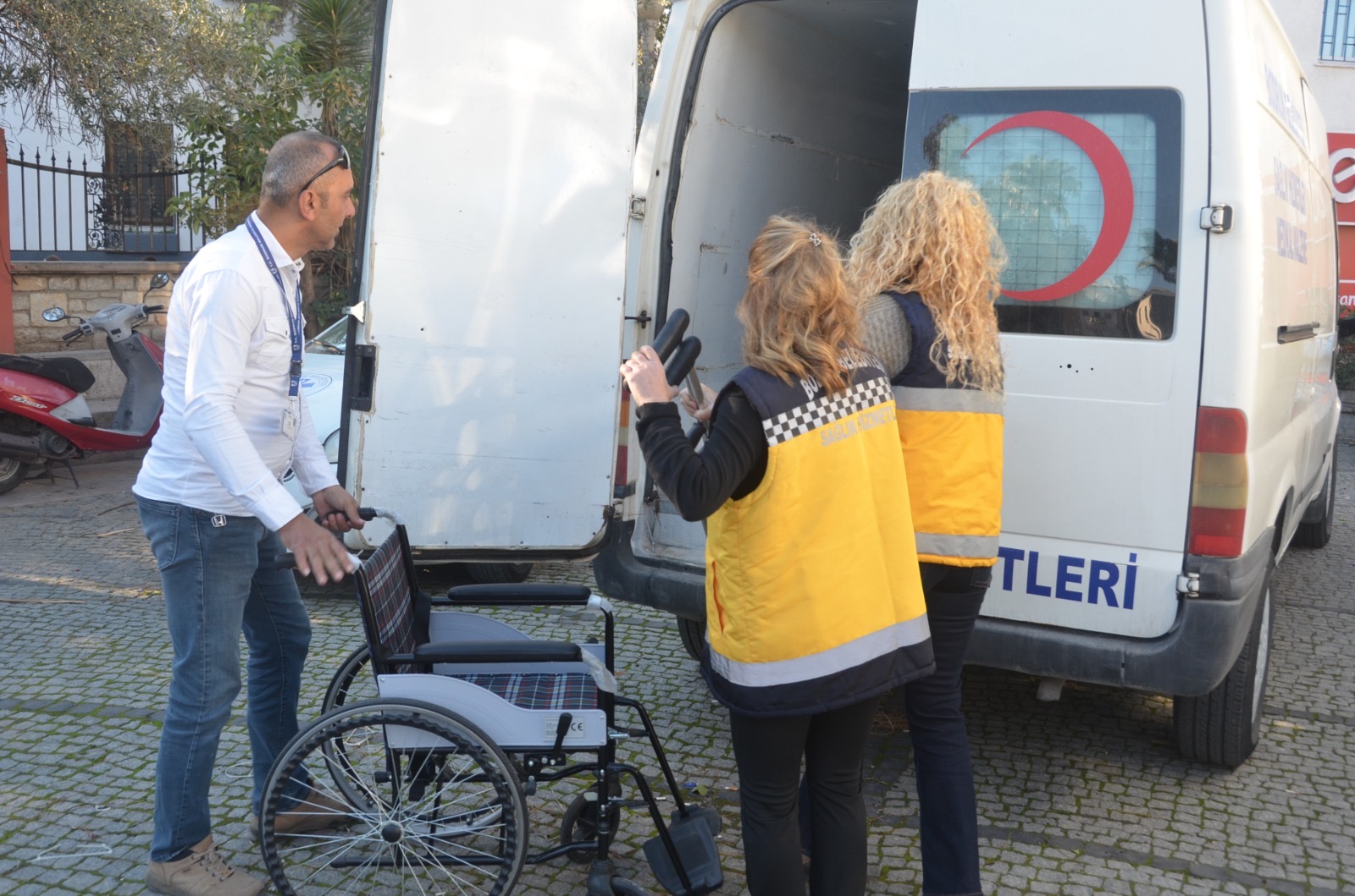 Bodrum Belediyesi Medikal Malzeme Desteğini Sürdürüyor