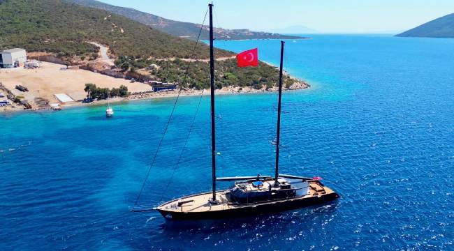 Bodrum’da 7 Yılda Tamamlandı: 50,5 Metrelik Yelkenli Denizle Buluştu