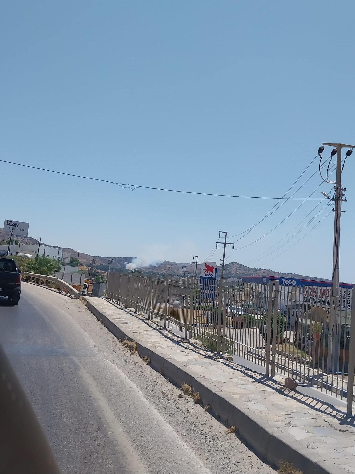 Ortakent’te Atık Depolama Alanında Yangın Paniği: Yoğun Duman Bodrum’un Birçok Noktasından Görüldü