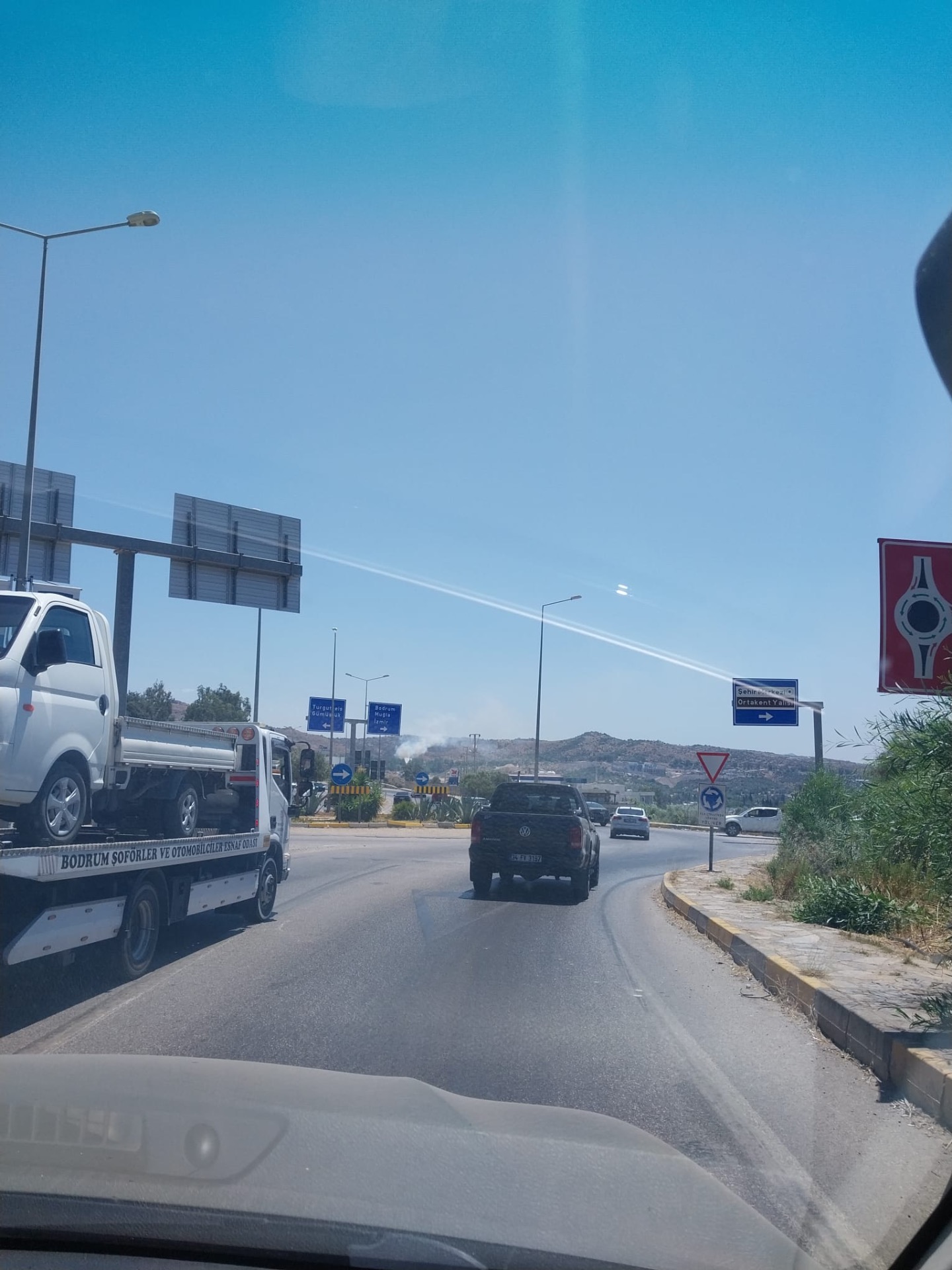 Ortakent’te Atık Depolama Alanında Yangın Paniği: Yoğun Duman Bodrum’un Birçok Noktasından Görüldü