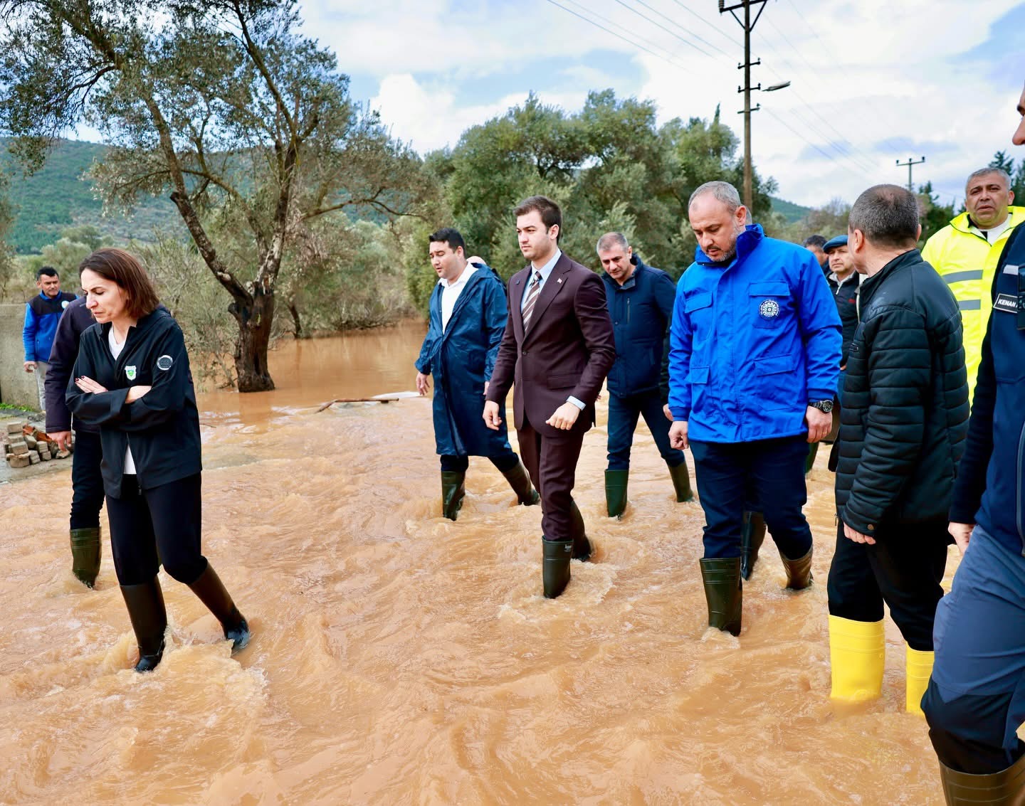 Bodrum’da Sağanak Alarmı: Yollar Kapandı, İş Yerlerini Su Bastı