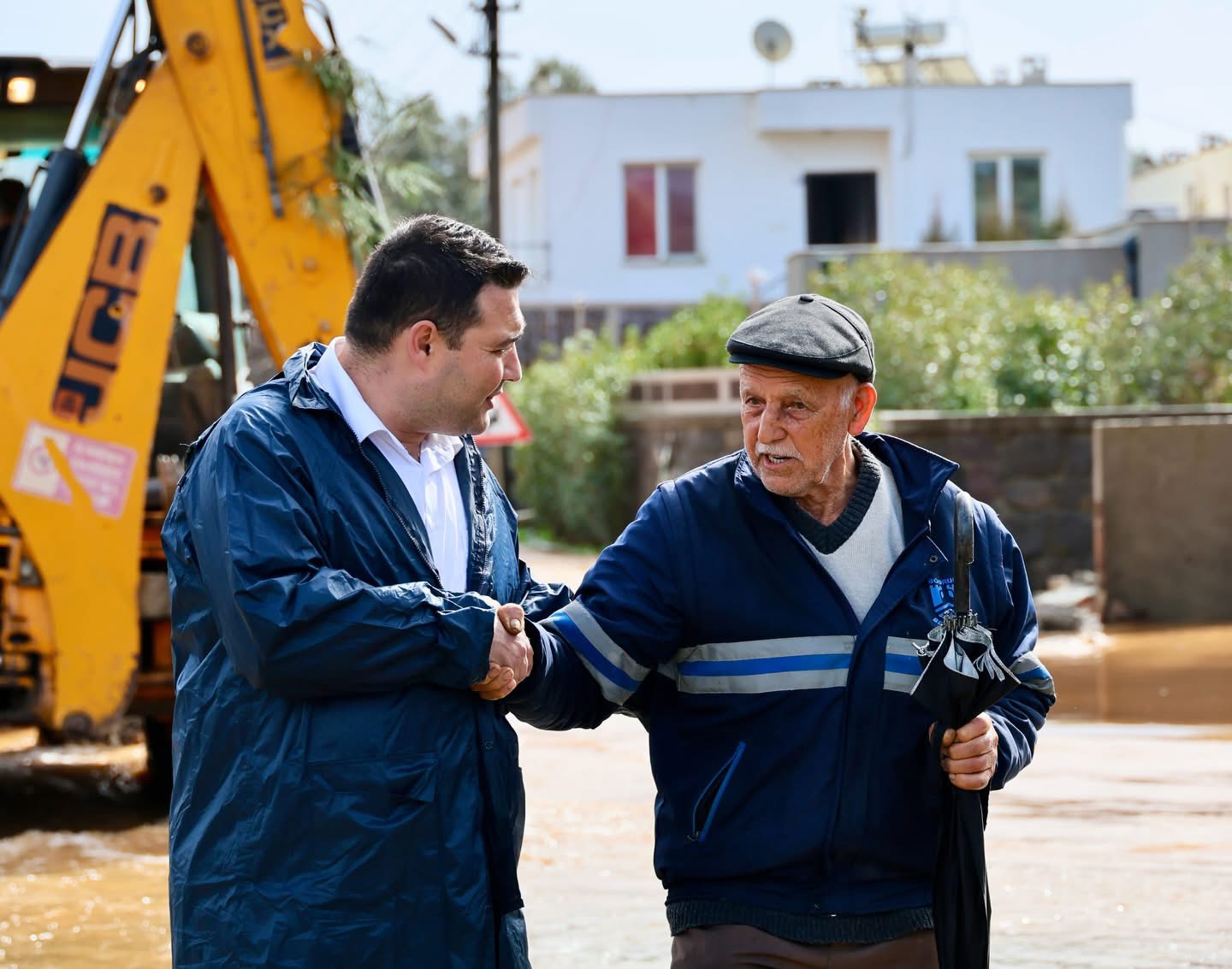 Bodrum’da Sağanak Alarmı: Yollar Kapandı, İş Yerlerini Su Bastı