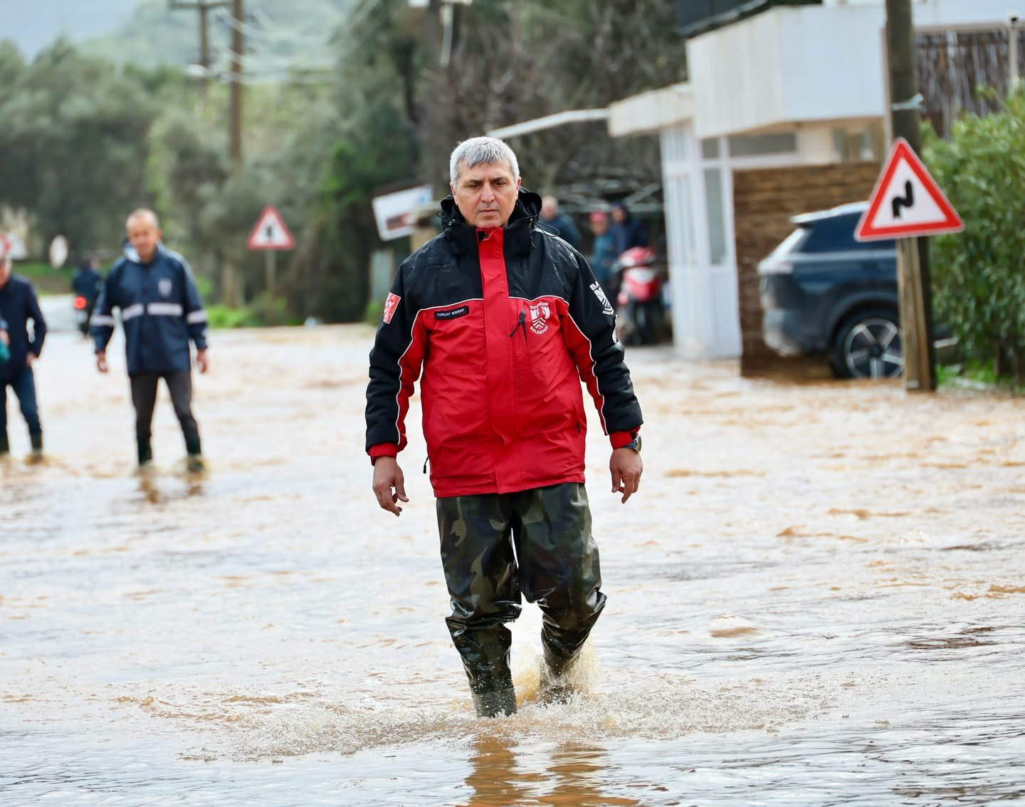 Bodrum’da Sağanak Alarmı: Yollar Kapandı, İş Yerlerini Su Bastı