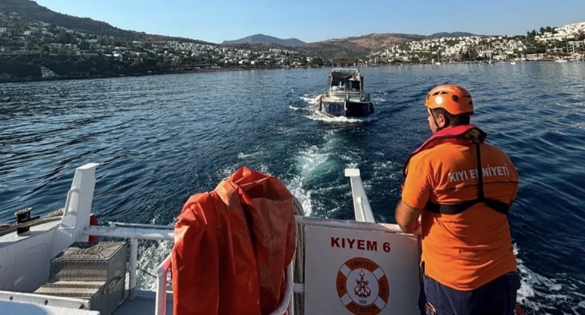 Bodrum’da su alan tekne ve içindeki 4 kişi kurtarıldı