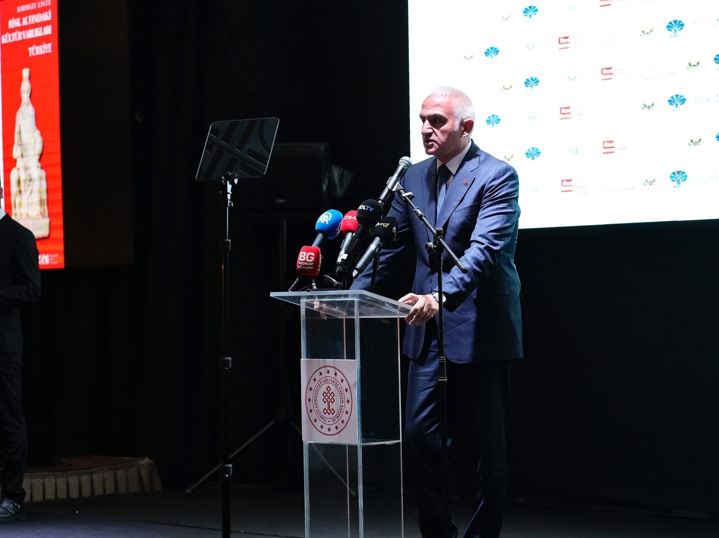 Bakan Ersoy: Son sekiz yılda 9 bin kültür varlığı geri iade edildi