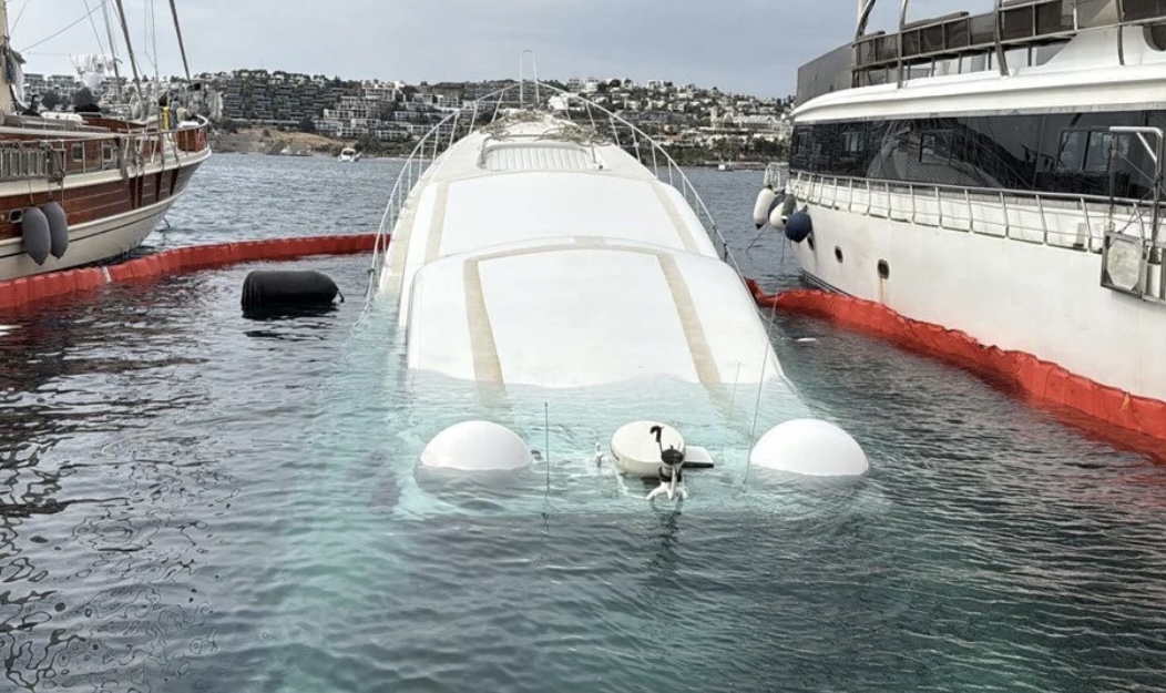 Bodrum'da milyonluk yat suya gömüldü