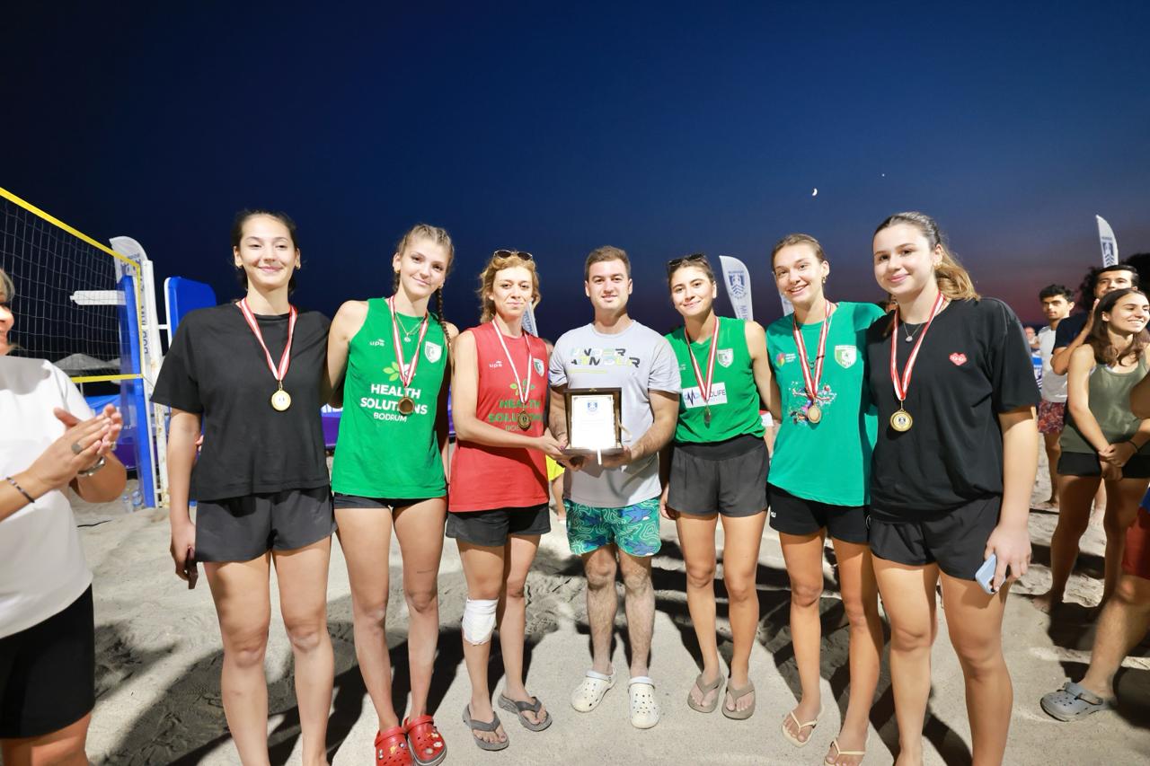 Plaj Voleybolu Şenliği Tamamlandı: Şampiyon Takım “Fener Burnu” Oldu