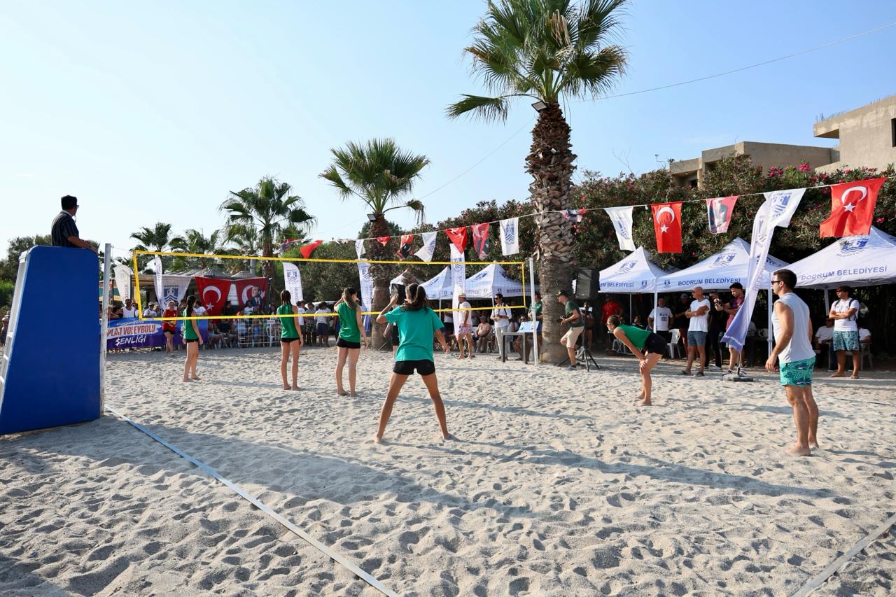 Plaj Voleybolu Şenliği Tamamlandı: Şampiyon Takım “Fener Burnu” Oldu
