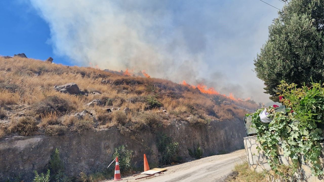 Bodrum Akyarlar alevlere teslim! Ekipler havadan müdahale ediyor