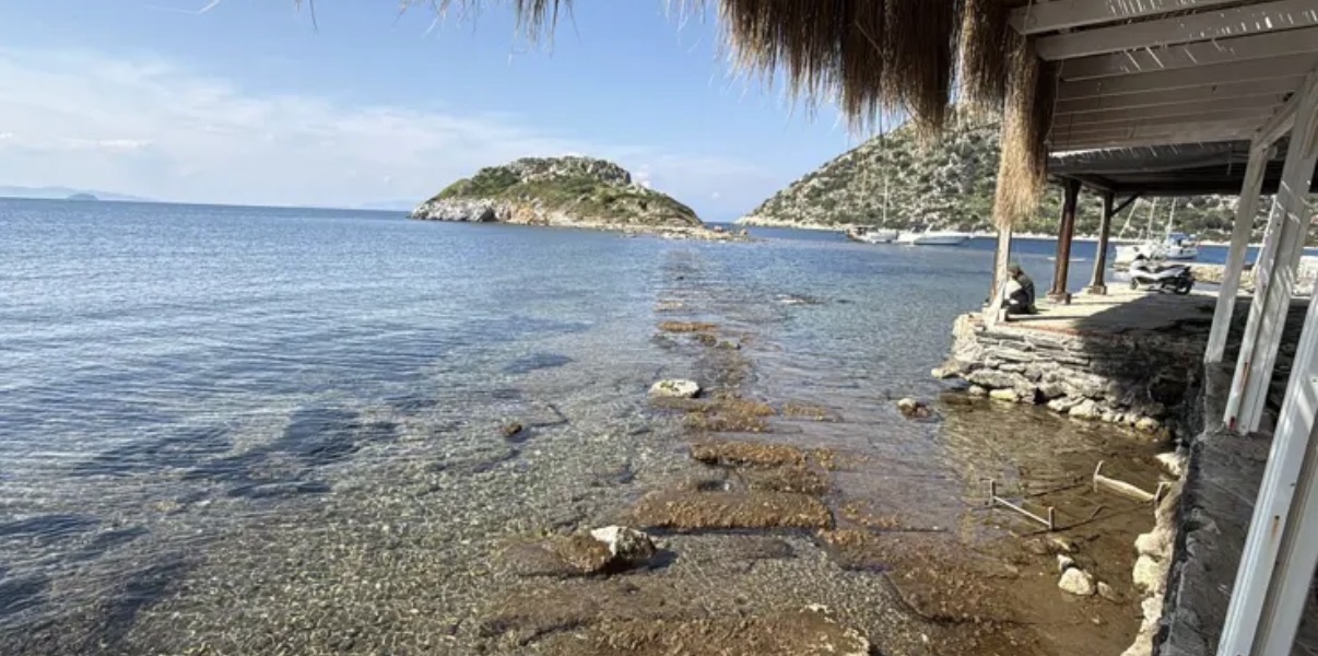 Bodrum'da deniz çekildi, tarihi Kral Yolu ortaya çıktı