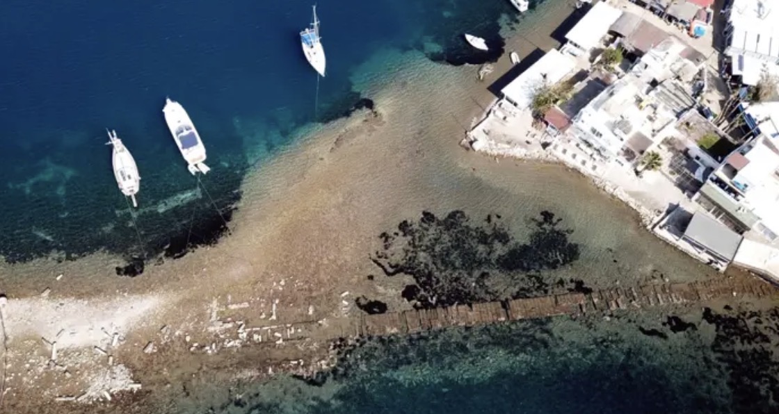 Bodrum'da deniz çekildi, tarihi Kral Yolu ortaya çıktı