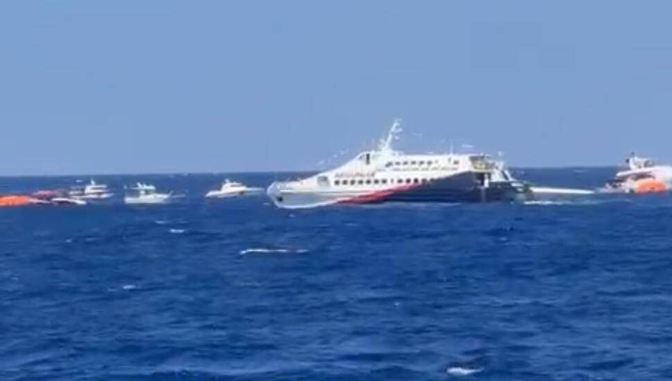 Son dakika... KKTC açıklarında yolcu gemisi battı: Can kayıpları var