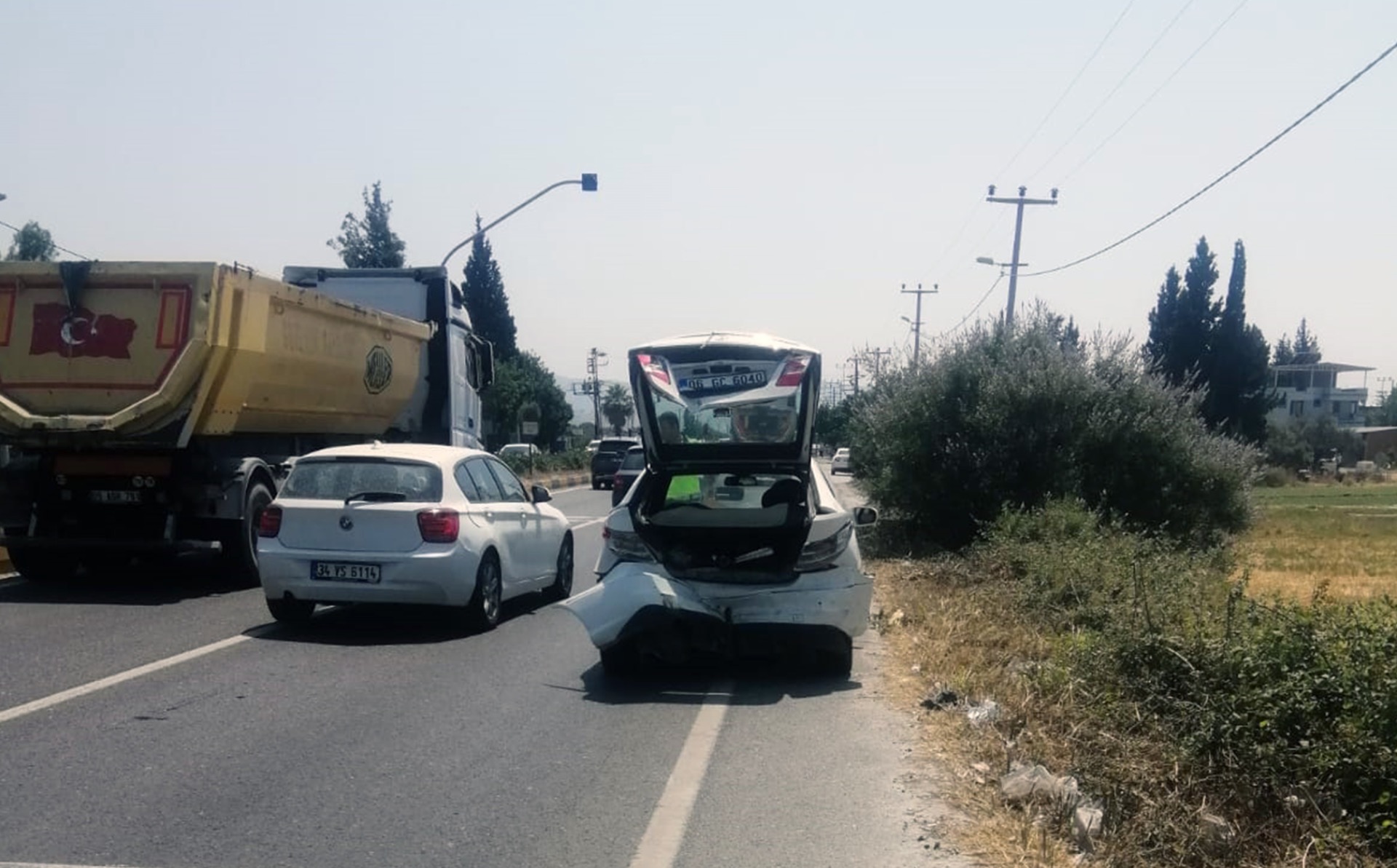 Milas-Bodrum yolundaki kazada baba ve oğlu yaralandı