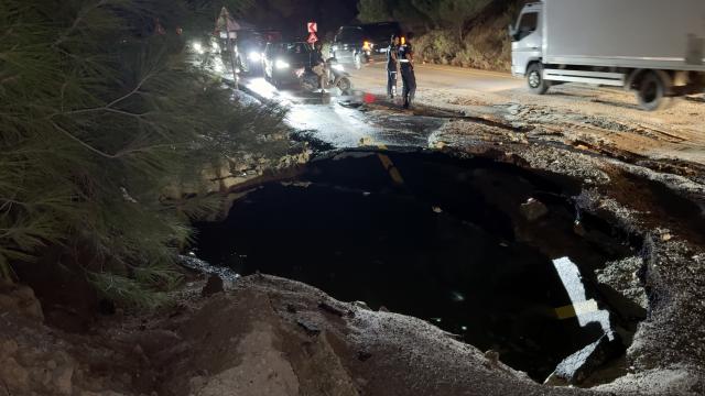 Bodrum'da yine içme suyu ana isale hattı patladı