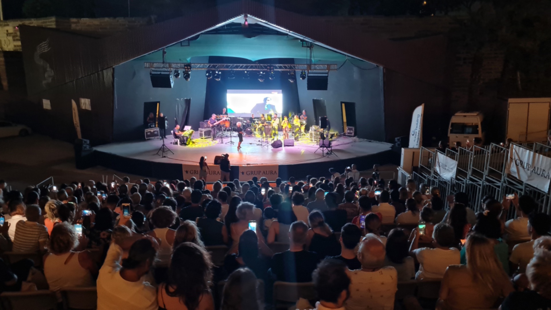 Bodrum’dan depremzede çocuklar için söylediler