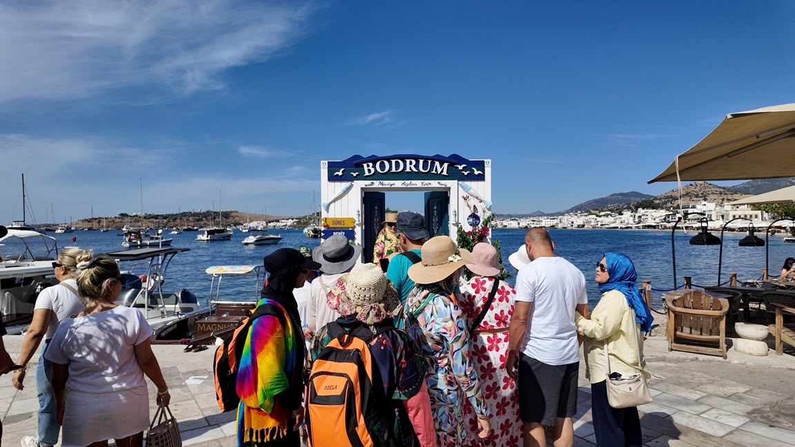 Bodrum’un Yeni Fotoğraf Durakları: “Maussolleion” ve “Maviye Açılan Kapılar”