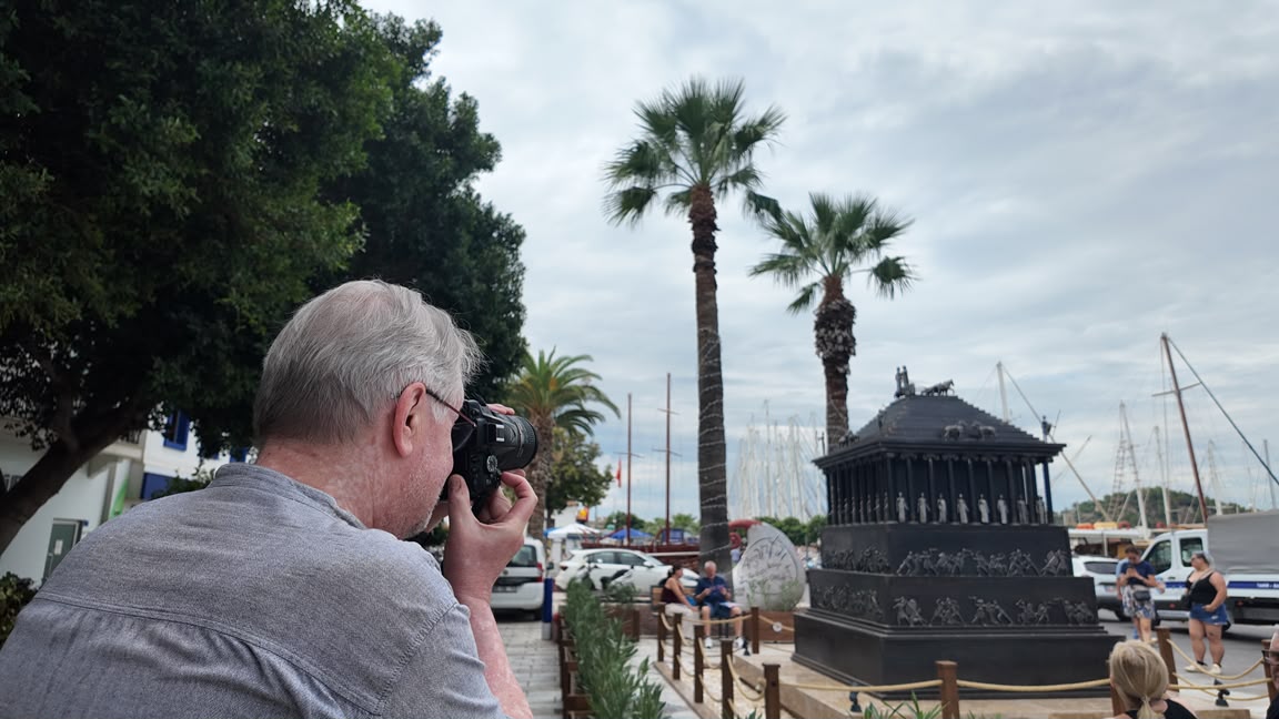 Bodrum’un Yeni Fotoğraf Durakları: “Maussolleion” ve “Maviye Açılan Kapılar”