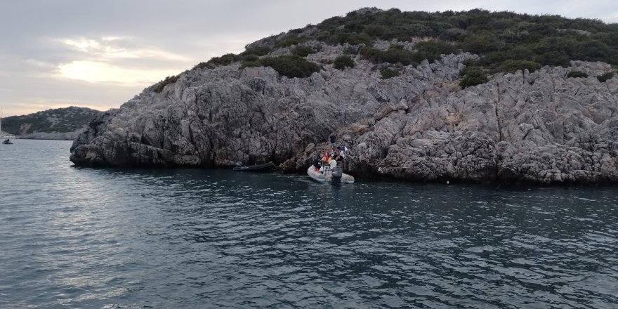 Bodrum'da Bot Kayalıklara Çarptı: 4 Yaralı