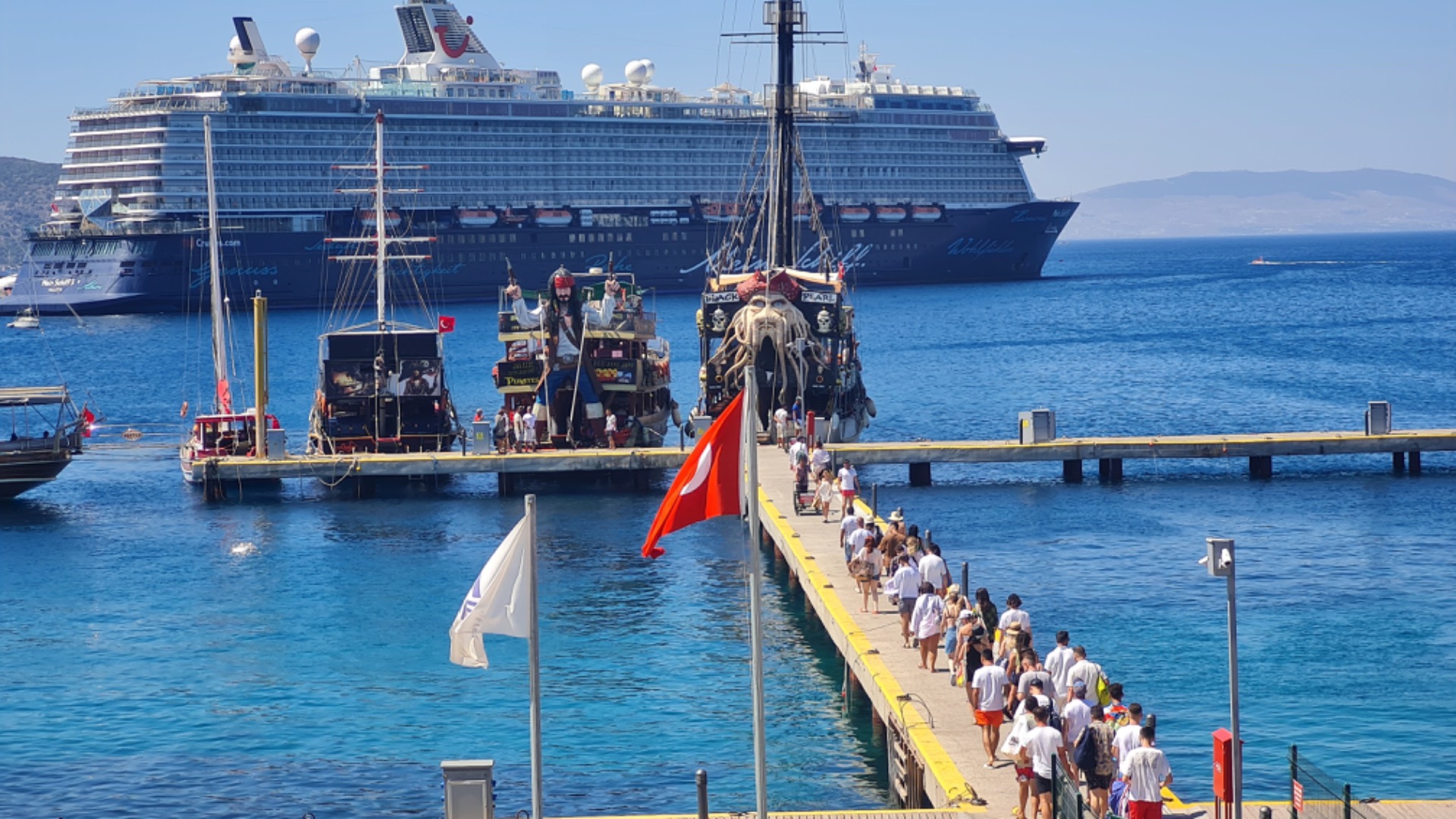 ‘Mein Schiff 5’ yeniden Bodrum’da