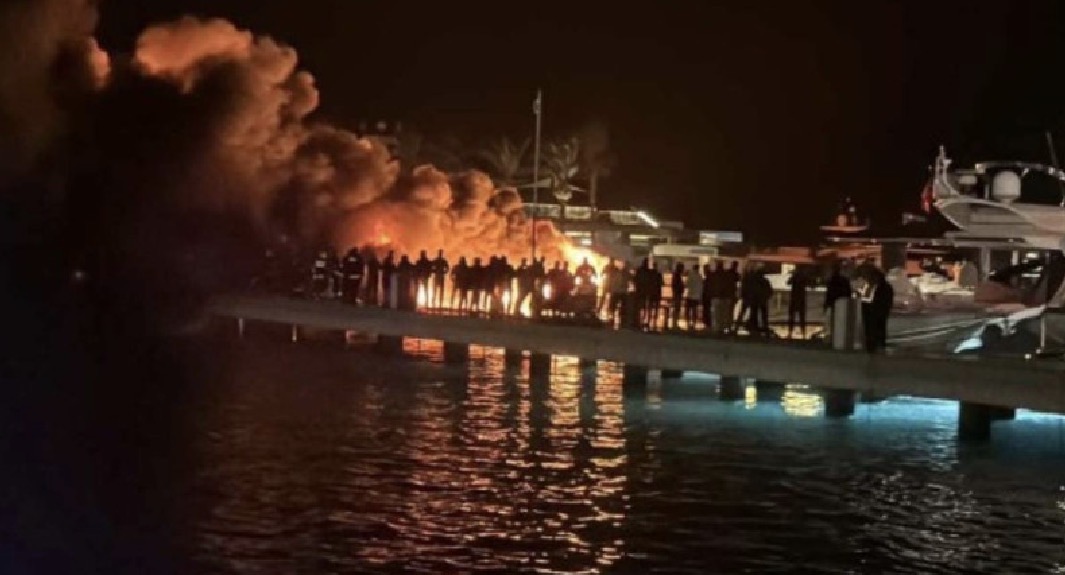 Bodrum Yalıkavak'ta motoryat yangını: 7 lüks tekne sulara gömüldü