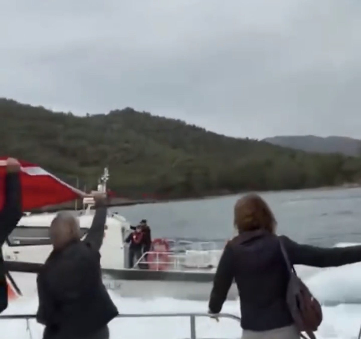 Sahil Koruma, denize beton dökenleri değil, dökme diyenleri engelledi!