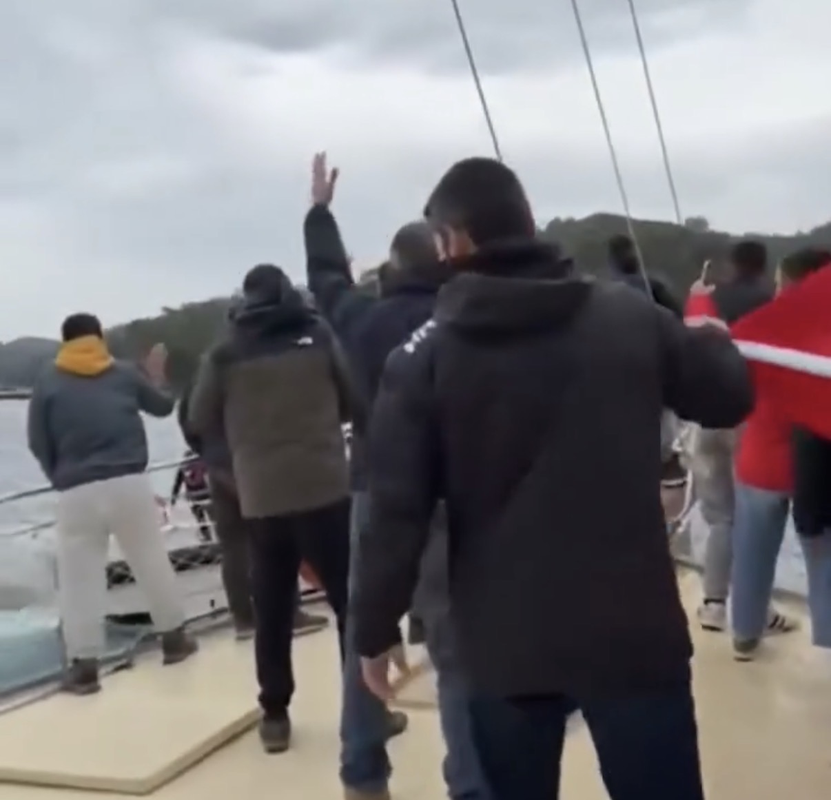 Sahil Koruma, denize beton dökenleri değil, dökme diyenleri engelledi!