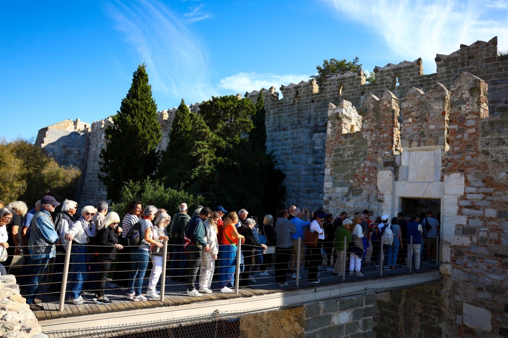 Kültür ve Doğa Yürüyüşleri Bodrum Kalesi’nde devam etti