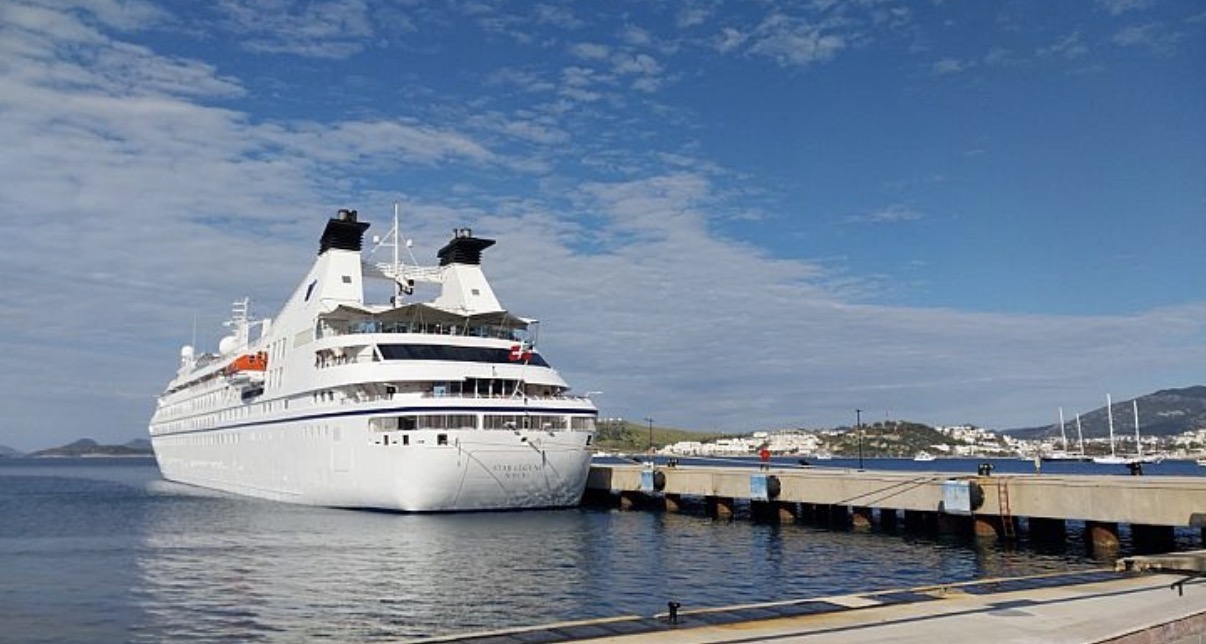 Bodrum'a 'Star Legend' kruvaziyeriyle 240 turist geldi