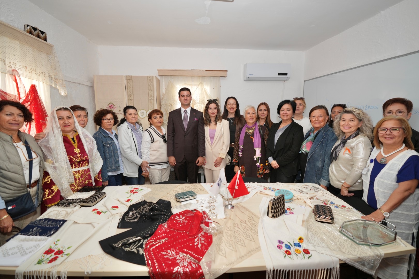 Belediyeden 25 Kasım’a Özel Açılış: Bitez Kadın Yaşam Merkezi Açıldı