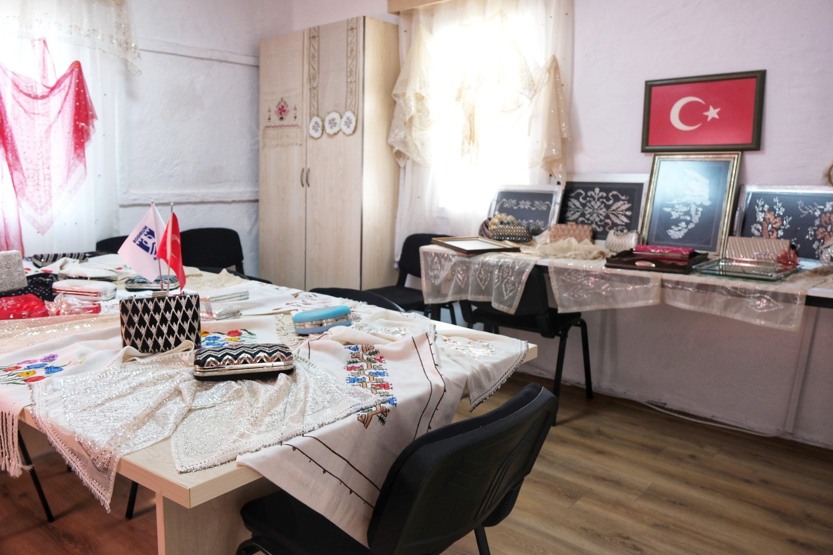 Belediyeden 25 Kasım’a Özel Açılış: Bitez Kadın Yaşam Merkezi Açıldı