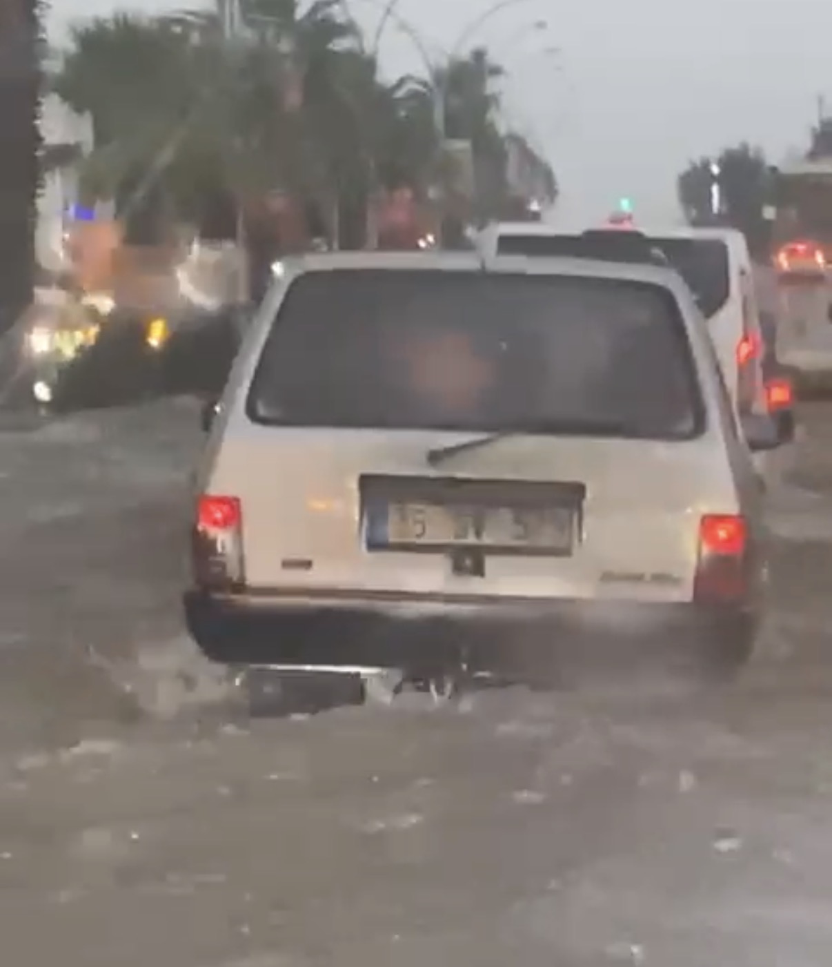 Bodrum’da Şiddetli Fırtına ve Sağanak Yağış Hayatı Olumsuz Etkiliyor