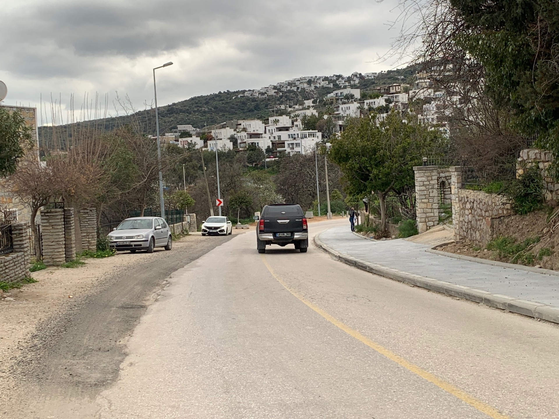 BİTEZ'DE YOL ve ALT YAPI FİYASKOSU