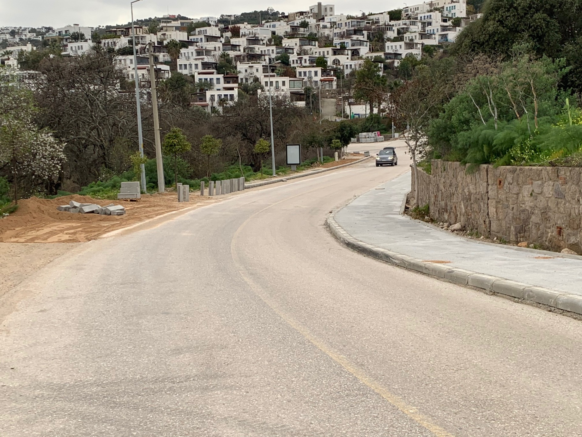 BİTEZ'DE YOL ve ALT YAPI FİYASKOSU