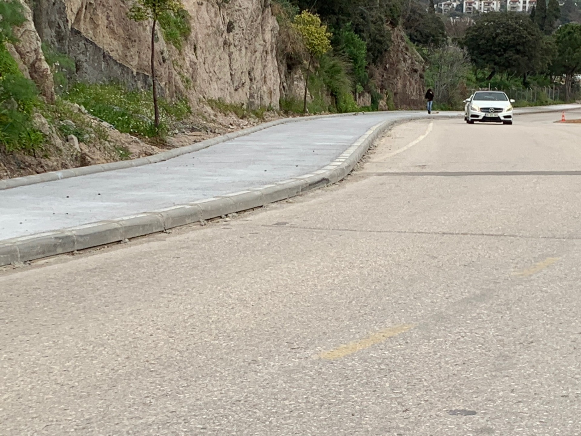 BİTEZ'DE YOL ve ALT YAPI FİYASKOSU