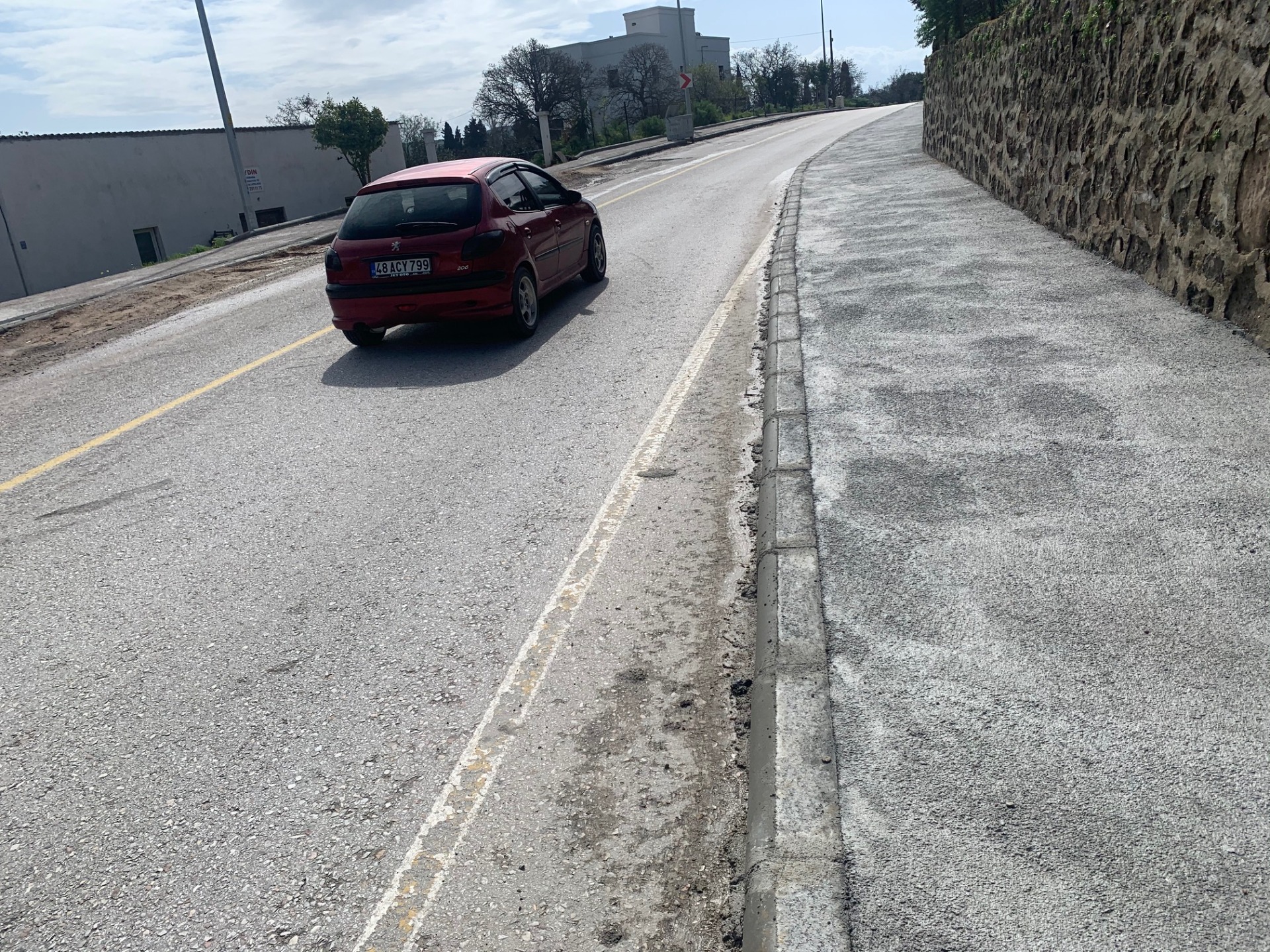 BİTEZ'DE YOL ve ALT YAPI FİYASKOSU