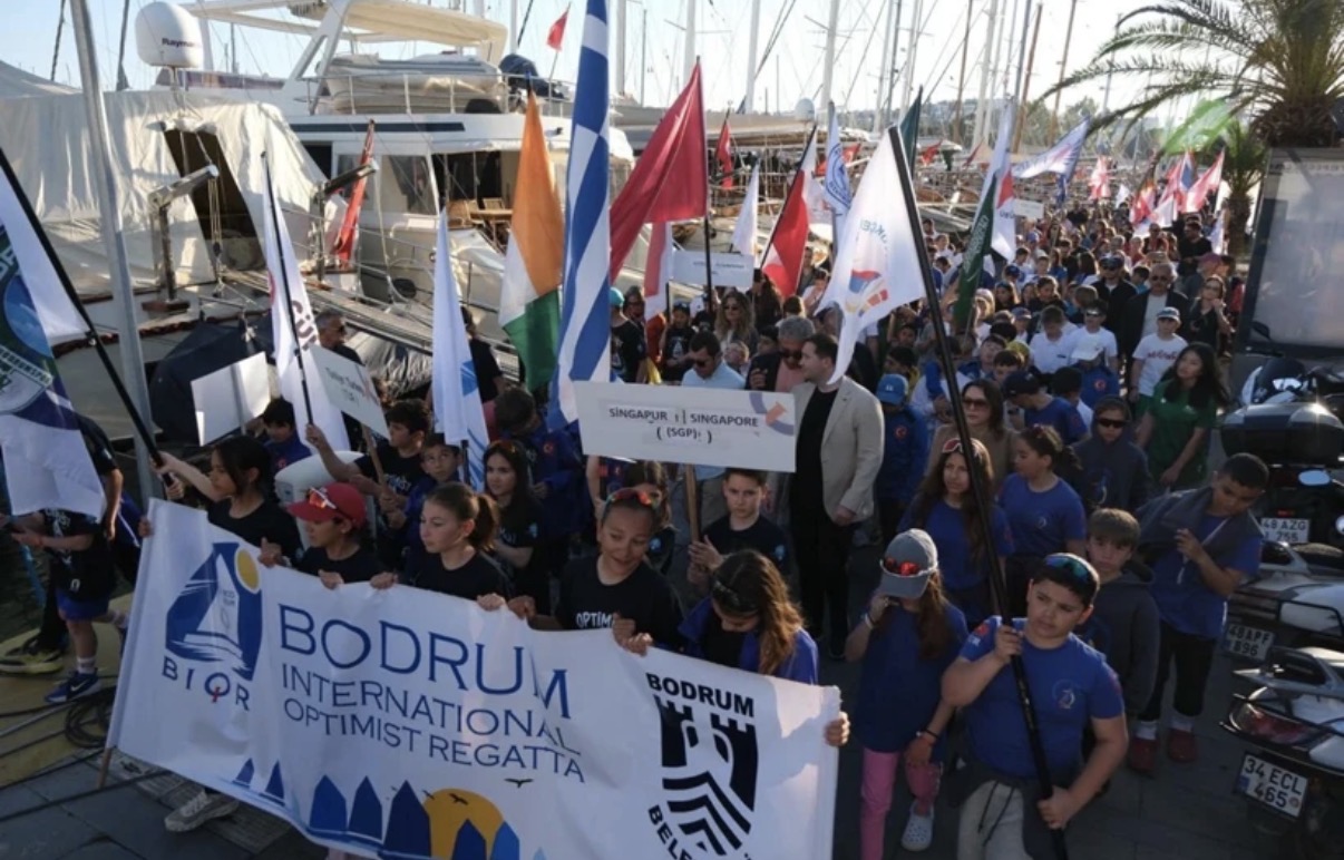 14. Bodrum Uluslararası Optimist Yarışları'nın kortej yürüyüşü yapıldı