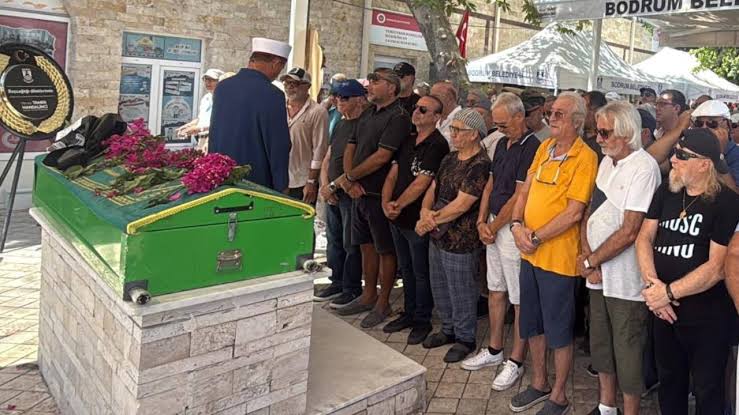Bodrum'da hayatını kaybeden müzisyen Selçuk Alagöz için cenaze töreni düzenlendi