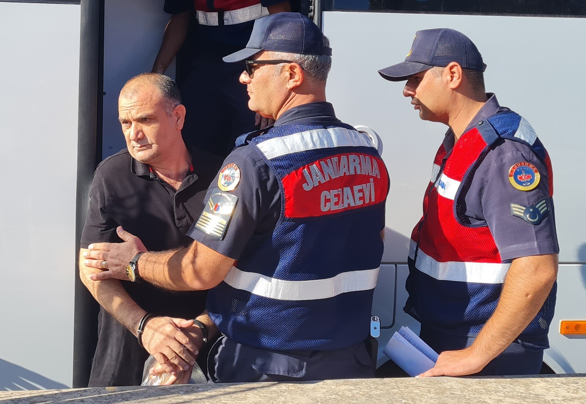 Katile müebbet, oğluna beraat verildi