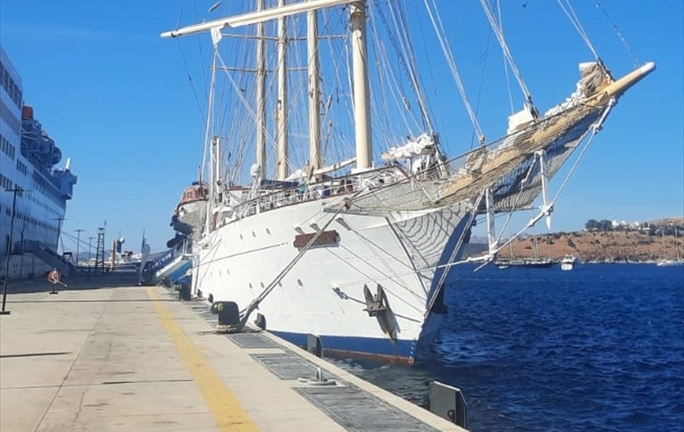 Malta bayraklı 'Star Flyer' Bodrum Limanı'na yanaştı