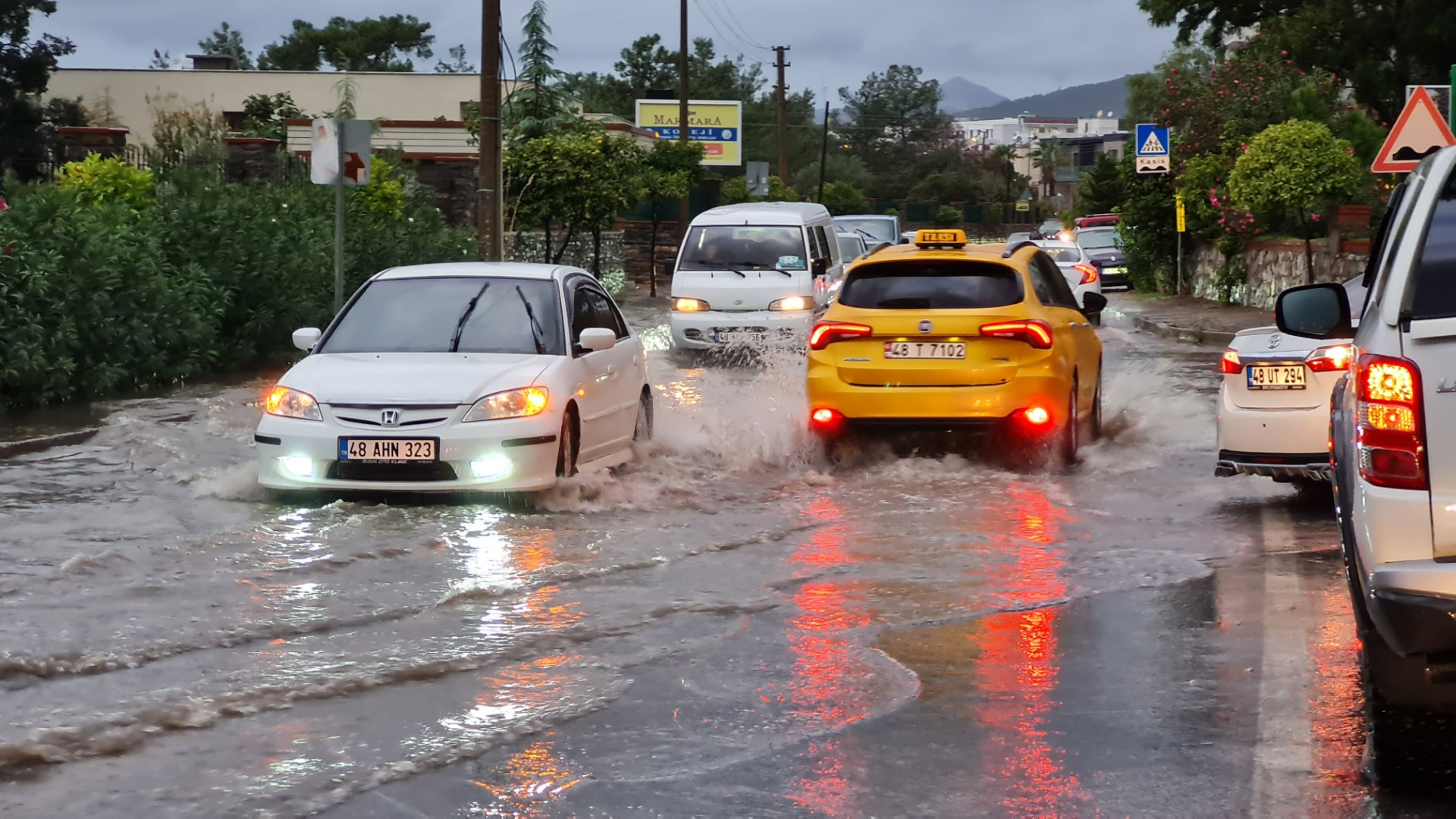 Meteoroloji'den Muğla’ya kuvvetli sağanak ve fırtına uyarısı