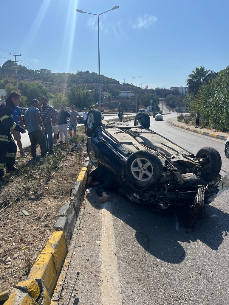 Otomobil sürücüsü ağır şekilde yaralandı