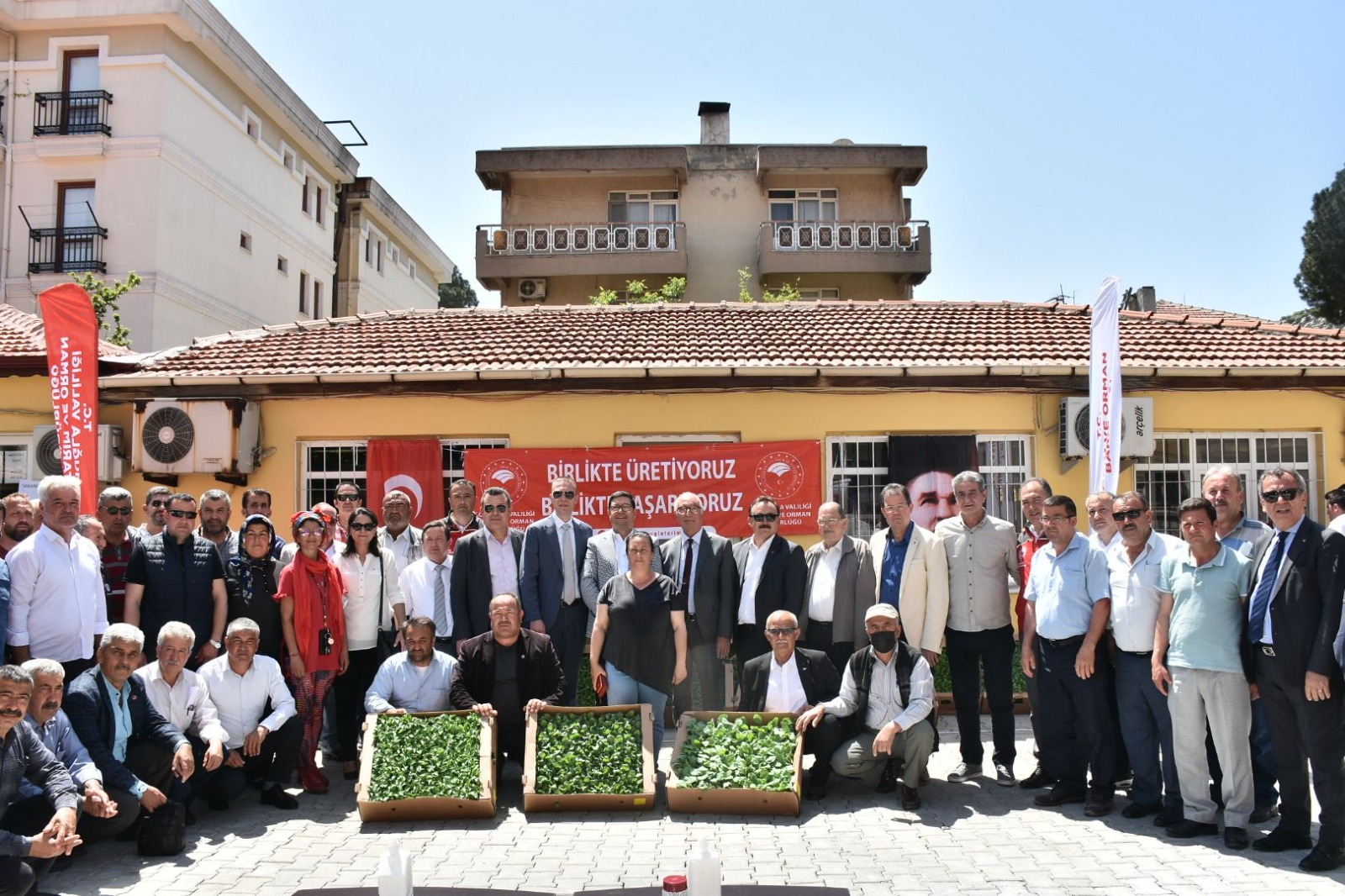 1 MİLYON 153 BİN ATA TOHUMUNDAN FİDE, MUĞLA ÇİFTÇİSİYLE BULUŞTU