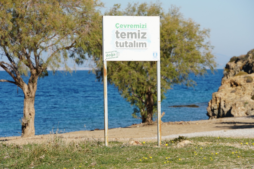 KÜDÜR BİNALARDAN VE ÇÖPLERDEN TEMİZLENDİ..