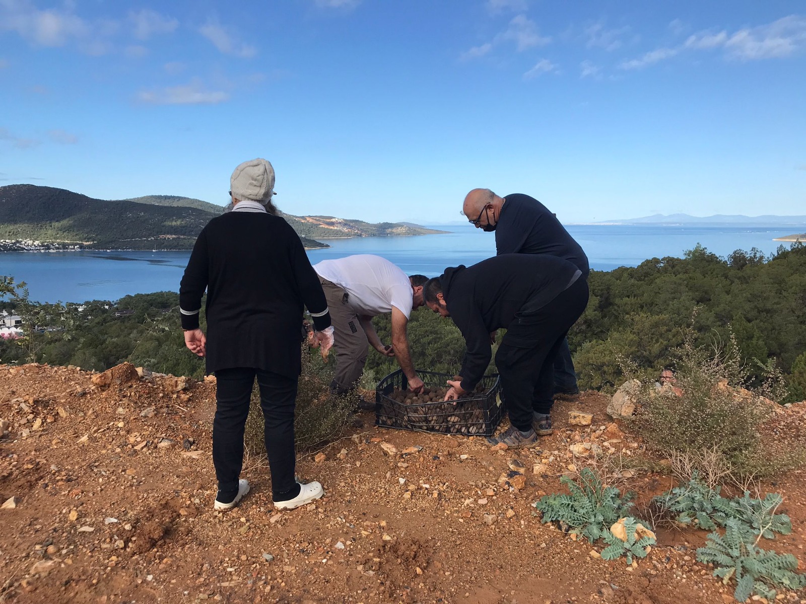 BODRUM OFFROAD KULÜBÜ YANAN ORMANLARIN YARASINI SARIYOR