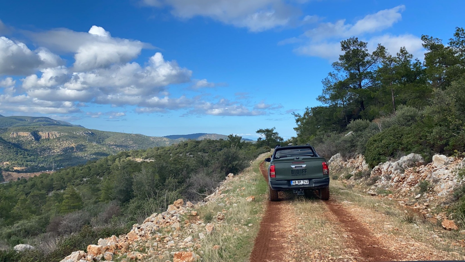 BODRUM OFFROAD KULÜBÜ YANAN ORMANLARIN YARASINI SARIYOR