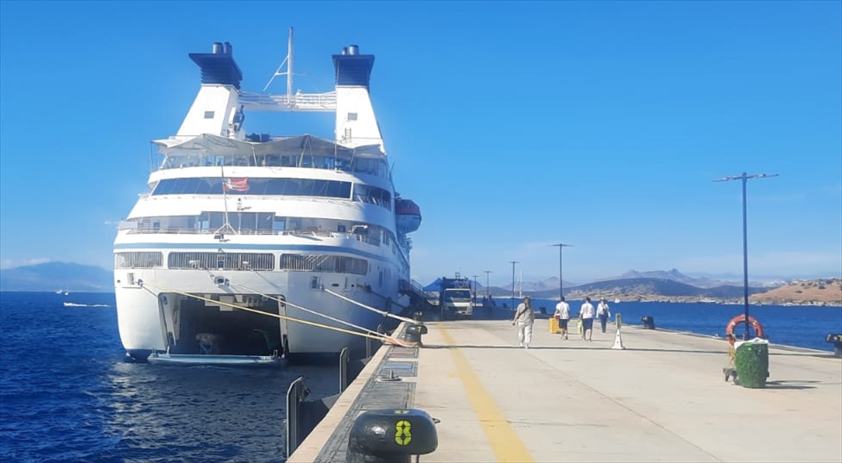 Yolcu gemisi 'Star Legend' Bodrum'da... Gemi akşam Rodos'a geçecek