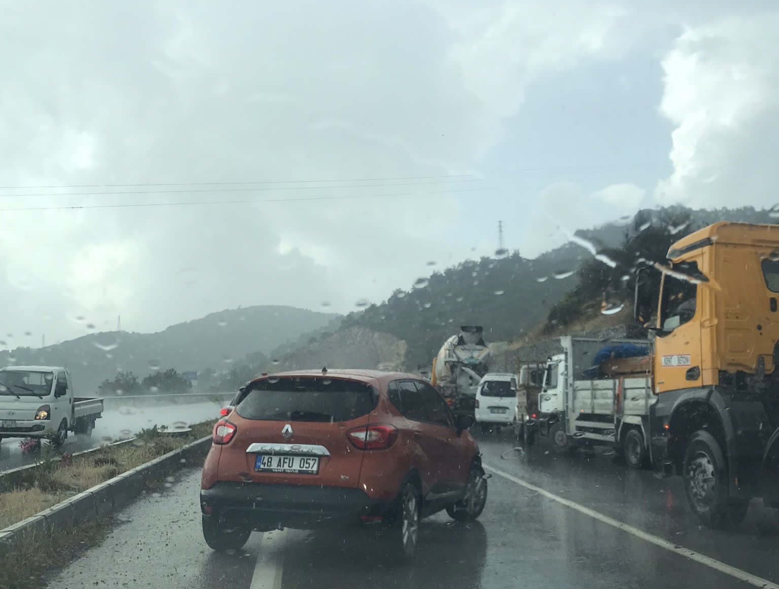 Ortakent Yalıkavak Yolunda trafik tamamen durdu 