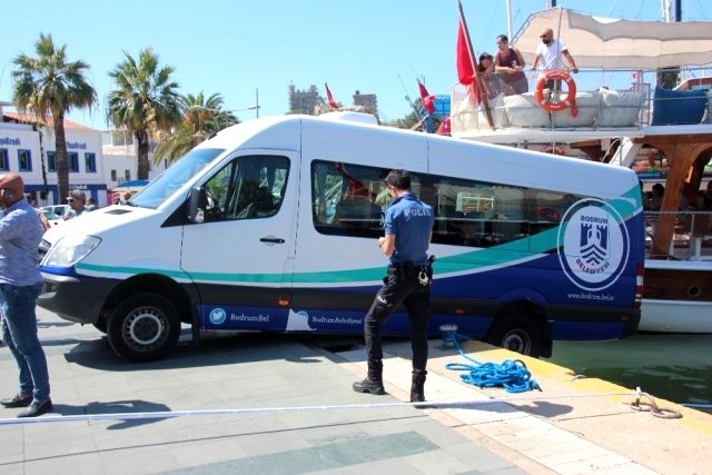 BODRUM LİMANI'NDA İLGİNÇ KAZA