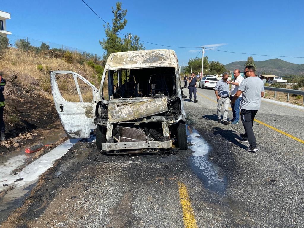 Öğrenci servisinde yangın çıktı